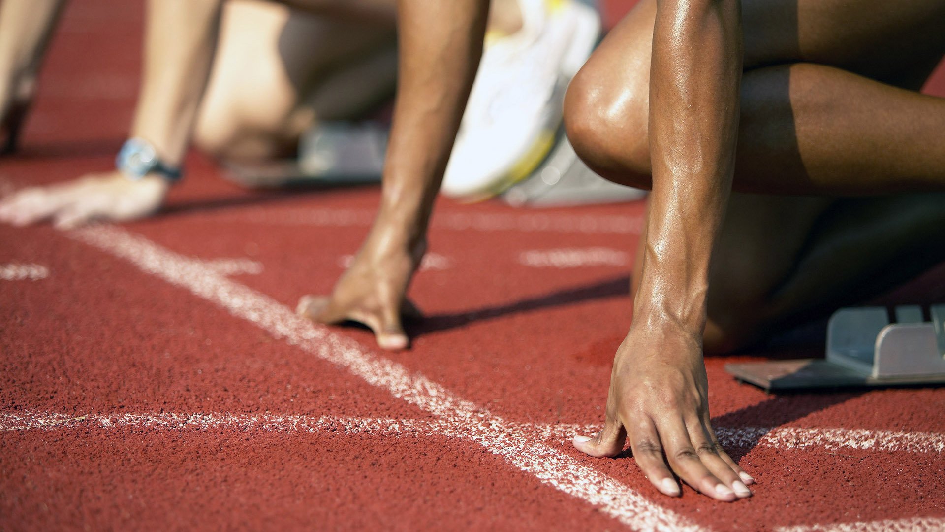 一念之间，当扳平良机滑过指尖，体育世界在刀锋上起舞，决胜一瞬，当扳机在指尖滑落